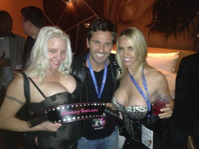 Too hot @munkeybarz_lgbt http://t.co/vQs5Ij9g<a class="tags" target="_blank" title="On Twitter" href="/?out=eyJ0eXAiOiJKV1QiLCJhbGciOiJIUzUxMiJ9.eyJpYXQiOjE3MjA3MDM2MDksImlzcyI6InR3cG9ybnN0YXJzLmNvbSIsIm5iZiI6MTcyMDcwMzYwOSwiZXhwIjoxNzUyMjM5NjA5LCJyZWRpcmVjdF91cmwiOiJodHRwczovL3R3aXR0ZXIuY29tL211bmtleWJhcnpfbGdidCJ9.hhCnUHRAeiK3a1LfKGaj_q2HMc1C0pXLCDcx_vbIqt6SyKE8QdPLdxu8VDW7JziOenx5e6g2MVwZYPKL2Qsdzw">@munkeybarz_lgbt</a><a href="/tag/footfetish"class="tags"><span>#footfetish</span></a>