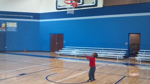 iamhenrydavisjr's tweet image. Shooting hoops with my son at the #KrocCenter #Priceless #SouthBend