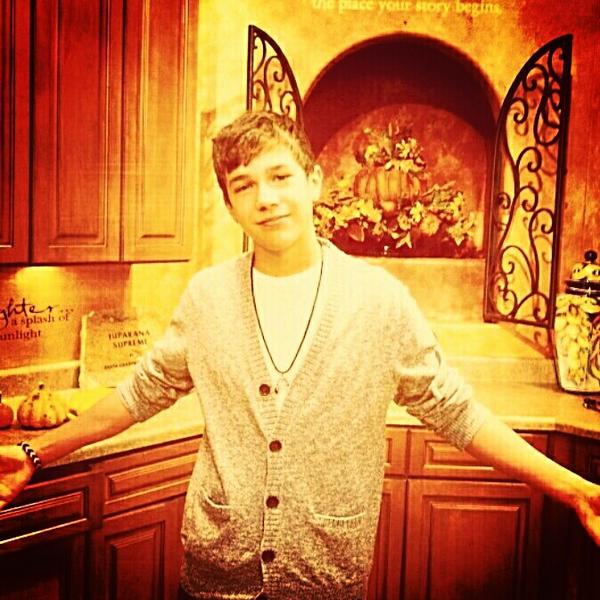 deletedcae's tweet photo. @AustinMahonewhen your felling down we mahomies we will be her to hug you http://t.co/PNcJxmTG