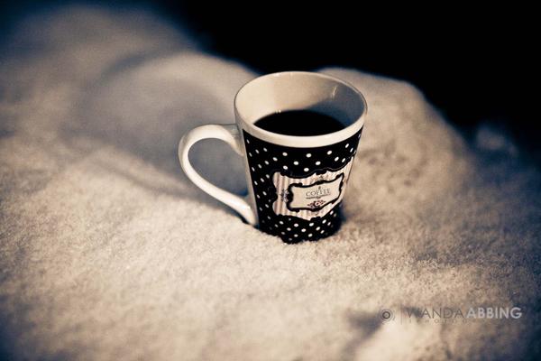 WandaAbbing's tweet photo. Good Morning! Coffee please! #coffee #photography #snow http://t.co/YrmViRdU