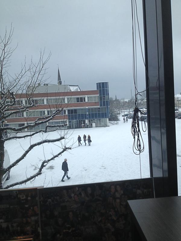 Stress2Impress's tweet image. White january over here bumping the je5us piece by the homie @thegame enjoying the view #ali #bombaye #Roleyboy !!