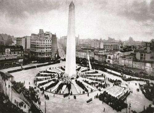Y esta del día de la inauguración del Obelisco, el 12 de octubre de 1937.
