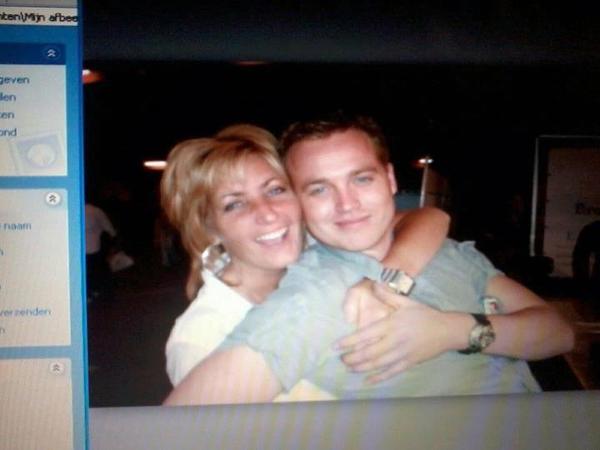 Karretje69's tweet photo. HELP! wie kent deze man?! Dame op foto wil graag kontakt! Retweet aub! #allyouneedislove# http://t.co/rkgA9saw