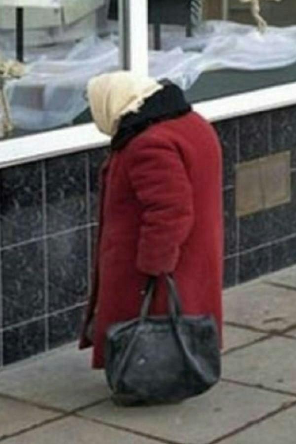 CompleteNobody's tweet image. Meet the old woman who looks like ET