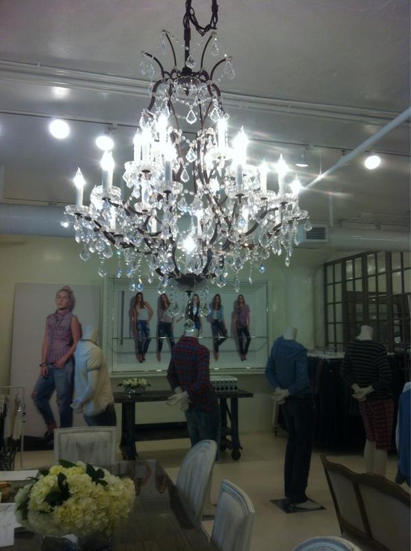 SPIN_boutique's tweet photo. Beautiful showroom. @JoesJeans in LA http://t.co/81sBruMH