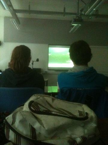 andrewwoodroffe's tweet image. Surf technique film in a lecture. Not a bad day at all. #surfscience