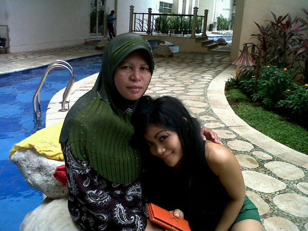 AfietCitra's tweet photo. I love you Mom... http://t.co/Xg3DTXaV