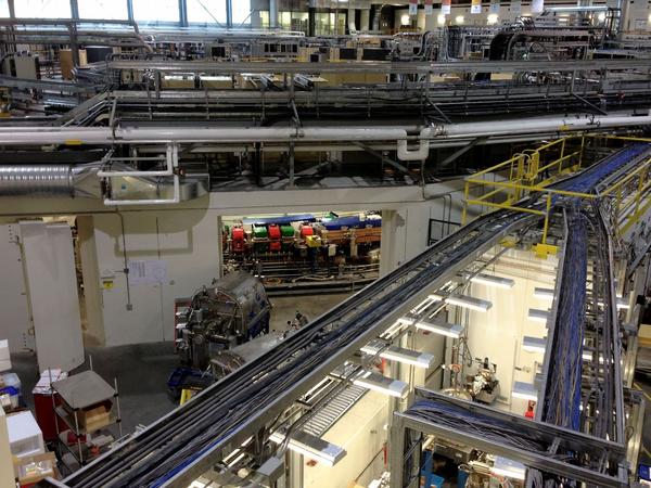 VegardFarstad's tweet image. RT @markaferg A unique look at the superconducting RF cavity at #CanLightSource #synchrotron in #yxe #saskatoon #usask