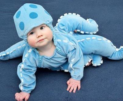 Mavi rengi seven insanlar genellikle sakin, düzenli, güvenilir, sadakat sahibi, barışçıl ve çekicidir.