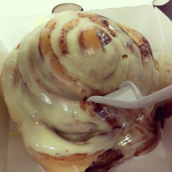 Cinnabon's tweet image. #RelationshipDealbreakers Asking me to give this up.
