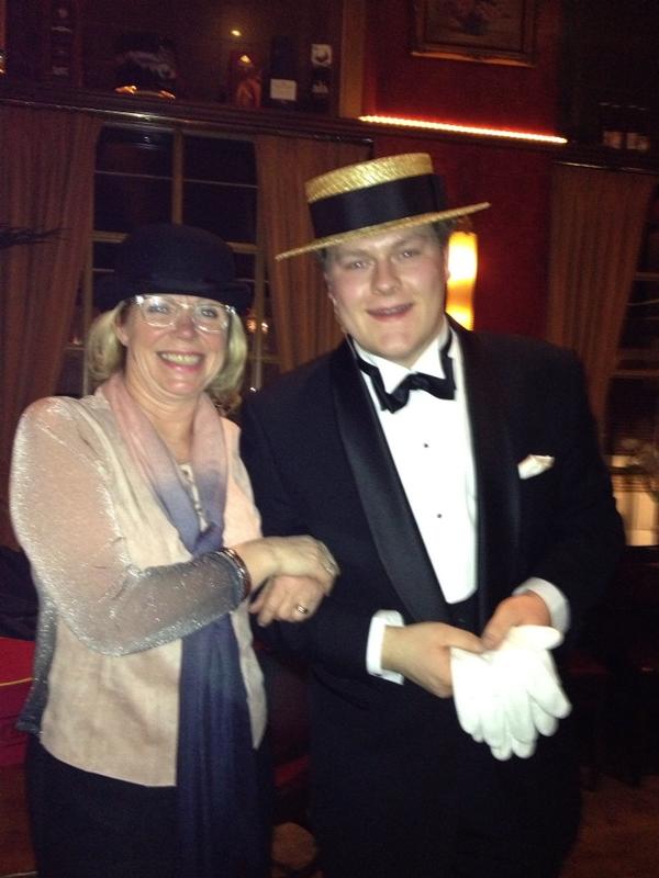 AnnigjeUdinga's tweet photo. Wat hebben we het gezellig met @kdbesuijen in @eetcafedebeurs #meppel.Nieuwjaarsbijeenkomst #soroptimistclubmeppel #top http://t.co/Cm6Beb1r