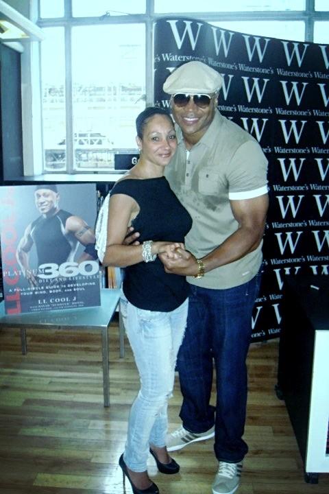 68Lacey's tweet photo. The signing of your book in London @llcoolj when are you coming back? X http://t.co/DaIkpsGn