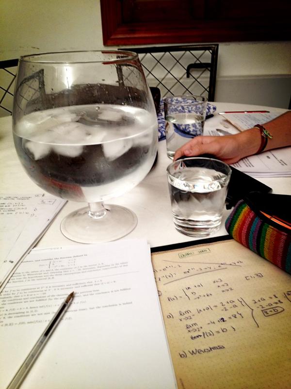 andreasanchezf's tweet photo. Estudio con el tio Sam @CarlotaSanchezF http://t.co/5bpTBmHg