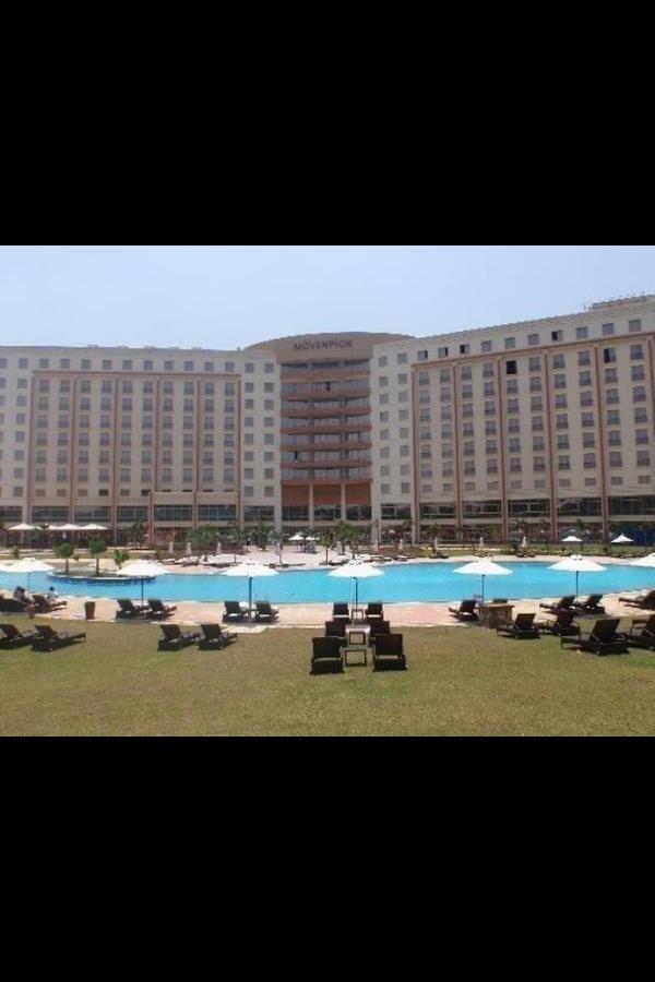 heyy_emilyy's tweet image. Can we talk about how the boys went to Ghana to visit the slums yet they stayed at a hotel like this. #ClassyBitches