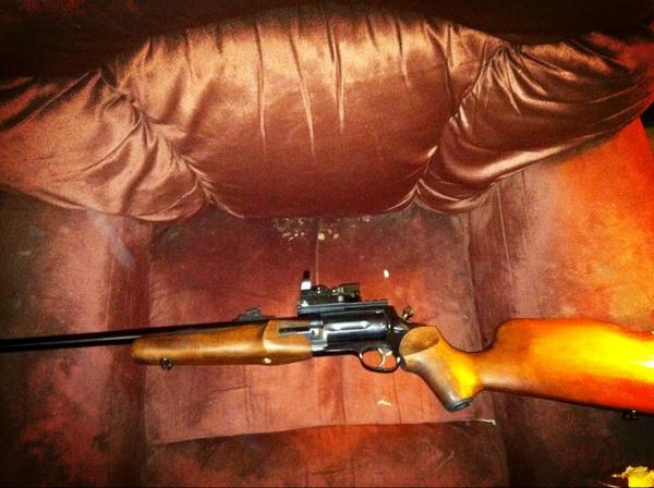 Ethan_Fulton's tweet photo. Red dot sight on the circuit judge. #CodShit http://t.co/ieT8Rn41