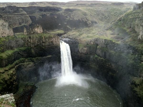 jpguider's tweet photo. Palouse Falls, Wa http://t.co/ZmCbqznj