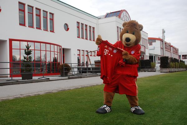 Win the 6th of 11 FCB shirts! Show us your passion for #FCBayern using #MiaSanMia Please RT! Info: fcb.de/termsandcondit…