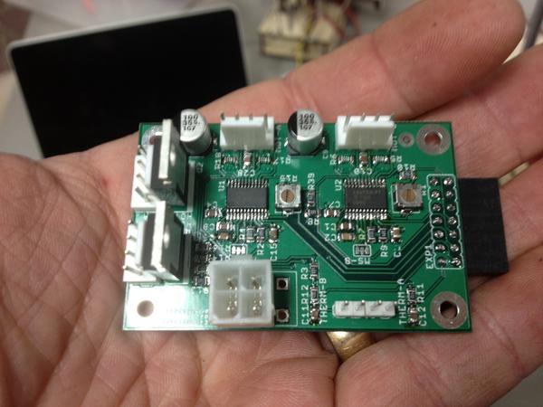 It’s real and it works! The #printrbot Extrudrboard. 3 extruders. Or 2 with two hotbeds. Or I guess one with 3  hotbeds