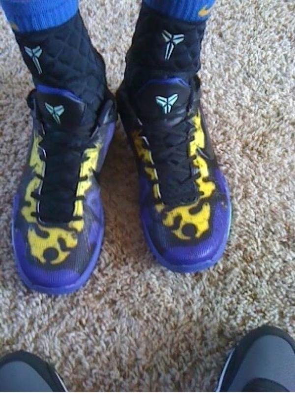 Quinkadinker's tweet photo. New shoes #fresh http://t.co/vmzJqPpy