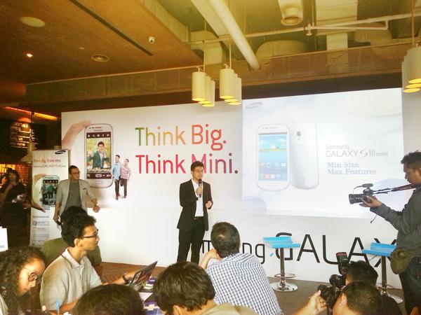 ObrolanKEPO's tweet image. Name: @Rf_Sinaga . Think BIG, Think Mini  #ReadyToMoveOn with @Samsung_ID Galaxy S III Mini