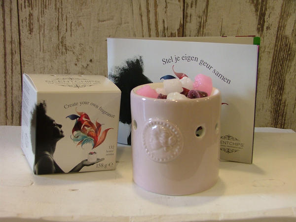 ankerlemmer's tweet photo. INRUILACTIE SCENTBURNERS! Heb jij nog een kleine brander van Scentchips? Ruil deze dan nu gratis in voor een grotere! http://t.co/jZKJ1Mj2