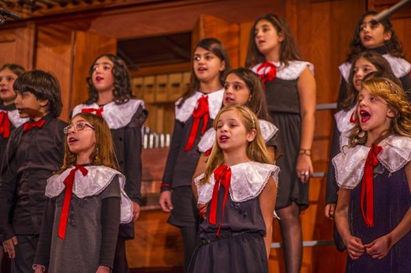 AyadinaAssoc's tweet photo. The children of the IC Ras Beirut Choir singing at one of our Christmas Benefit Concert this holiday season! 11.12.2012 http://t.co/twHdKPHR