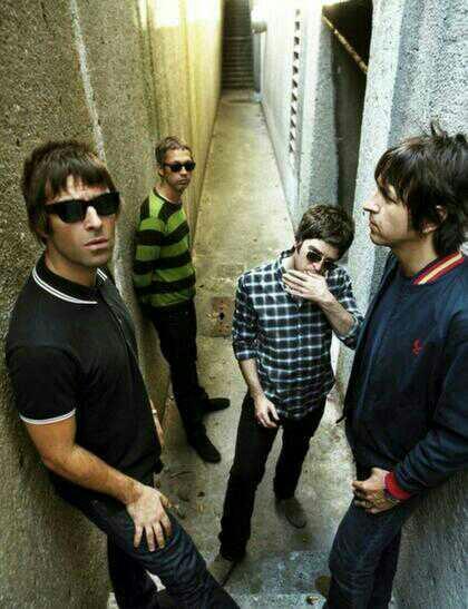 Warning_DRIP's tweet image. 맨유 유니폼을 입고, 맨시티 욕을 하면서, 비틀즈 욕도 하면서, '여기가 사막도 아니고 오아시스가 어딨어'라는 드립도 쳐보면서 이 골목을 지나보자.