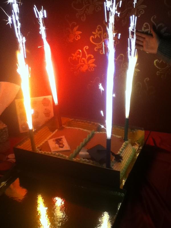 vktooris's tweet photo. حياكم مين اللي يبي🍰 http://t.co/Vqmo9EMX