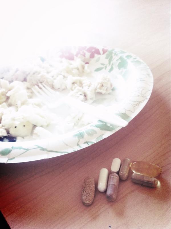 4HBTeam's tweet photo. Once again, I'm back in the Twitter game! To start, here's my #4HB egg whites and all my vitamins! http://t.co/CCZX92Pv