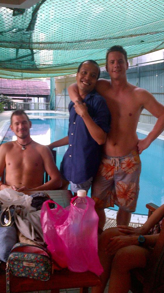 rasip's tweet photo. Bromance #gay http://t.co/BBuEjseS