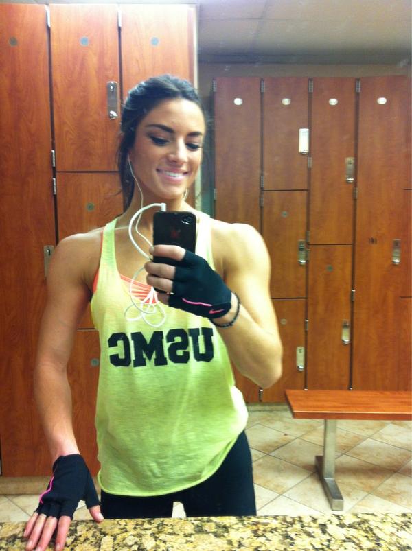 Jillie_Alexis's tweet photo. #fitbodygunshow @FitnessGurls #NoNeedToFlex http://t.co/jZoVMLiZ