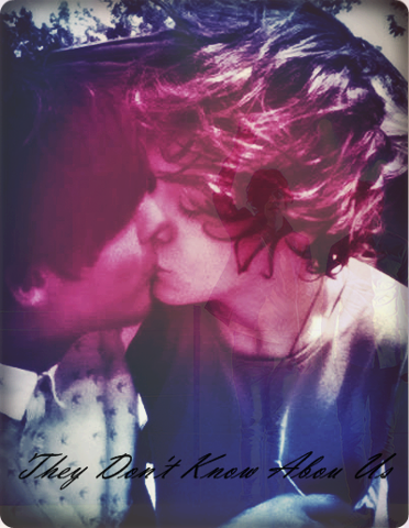 BADIRECTIONATOR's tweet photo. HHEHEHE HARRY &amp; LOUIS #KISSING http://t.co/QkZrcBdG