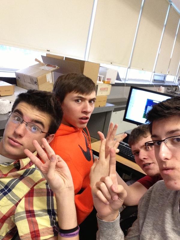 DJSantoro17's tweet photo. @mtobolski2 @m_kleinfelder @AustinMueller10 #nook http://t.co/QbHQd7lr