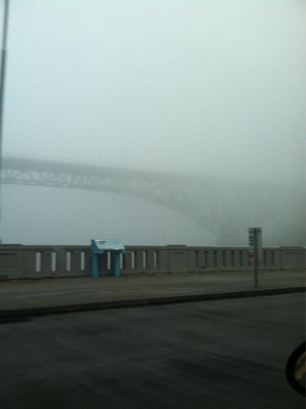 smanders85's tweet photo. Holy fog batman! George Washington bridge from Fremont bridge. #Seattle #cold http://t.co/kYMNkgXe