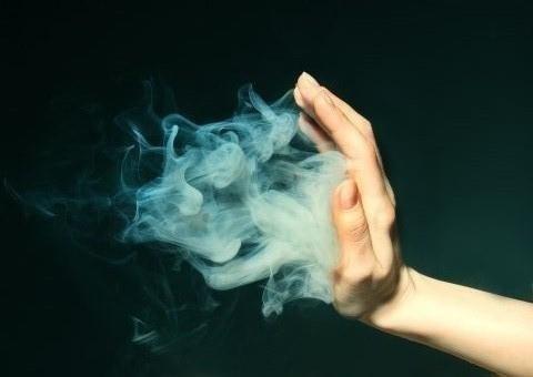 SmokeSomeBeesh's tweet photo. #stonedsociety #stonerprobz dat shii cray http://t.co/vfRvgYTP