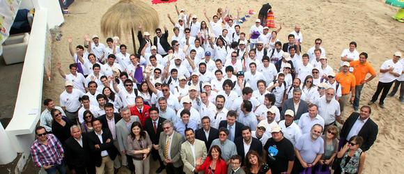 jappi's tweet photo. @Jappi  participando del primer evento de innovación 2013 #BoosterCamp3IE ,  presentaciones entre gaviotas y arena http://t.co/zNbT1URL