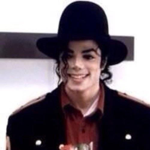 MJ2087's tweet photo. I Love Apple Head http://t.co/ZCByQvGA