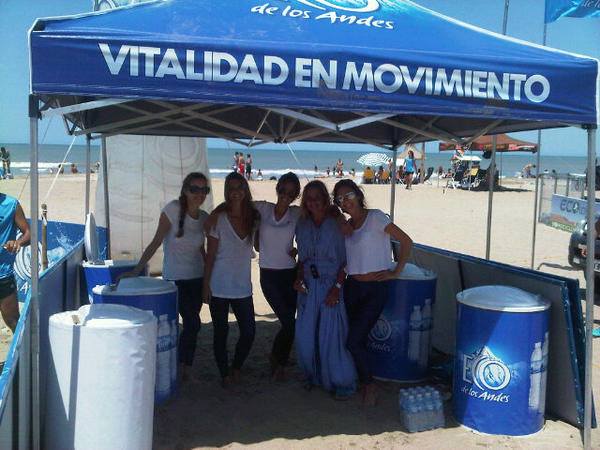 _SportBeach_'s tweet photo. Gracias a Eco de los Andes pudimos hidratar a los corredores #maratondeldesierto #sportbeachpinamar http://t.co/LgInbvx1