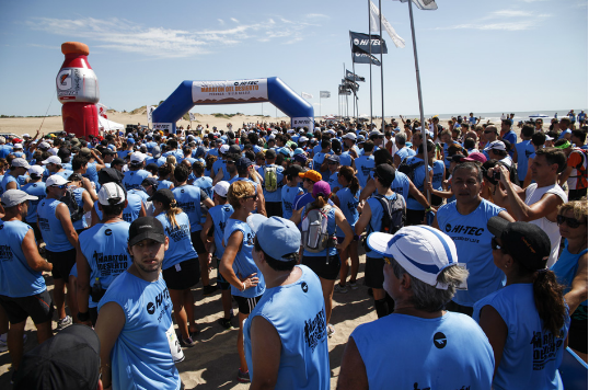 _SportBeach_'s tweet photo. Previo a la largada los corredores listos para salir, unos 600 corredores #sportbeachpinamar #maratondeldesierto http://t.co/GjauwQtP