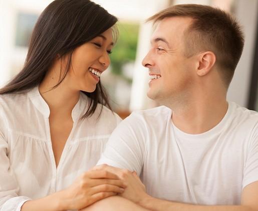 Rokoutsideview's tweet photo. What all interracial couples think they look like http://t.co/GVXNnaIG