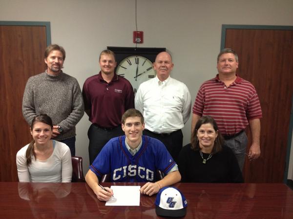 Michael Hungate( @hungreat22 ) singing with Cisco JC