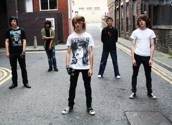futurelightsUK's tweet photo. Two years forward. Different faces, same hearts. @Musical_Dork @SabihCoot @ethanthehero http://t.co/Wm9bK8QW