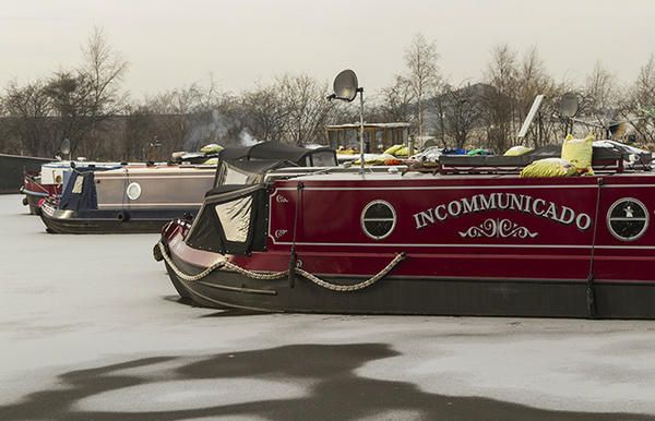 picturesofsheff's tweet photo. RT @stainlessmike: @socialsheffield Frozen canal at Tinsley #sheffield, not a duck in sight @picturesofsheff http://t.co/K9GeVEGc