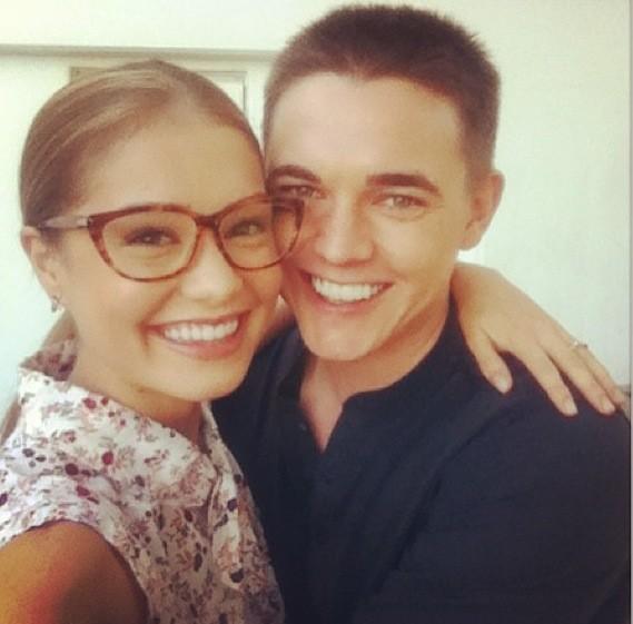 JMacSoldiers's tweet photo. So cute! :) RT @JMPromoT: Hottest TV couple alert!!! Check out @JesseMcCartney with his gorgeous TV wife! http://t.co/umDEYKtG