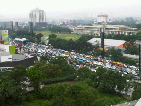 gr4ntz's tweet photo. @lewatmana jl gatsu depan hero building non tol arah semanggi parkir, sebaliknya pamer. tol 2 arah pamer, http://t.co/JrphuxgZ