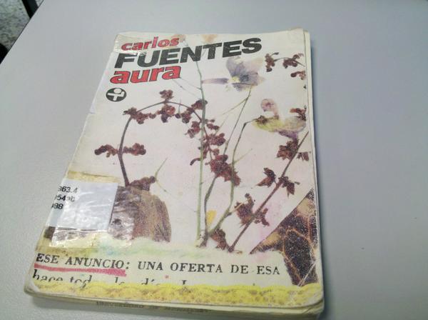 Victor_Houses's tweet image. #libro1 "Aura" :( queria que la isla misteriosa fuera el primero :( cortesia de la udem. aun asi esta muuuy padre