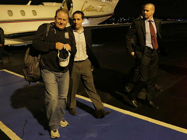 EaglesHistory's tweet photo. #Eagles head coach Chip Kelly has arrived in Philadelphia. Here he's joined by Howie Roseman and Don Smolenski ... http://t.co/OzQONIgT
