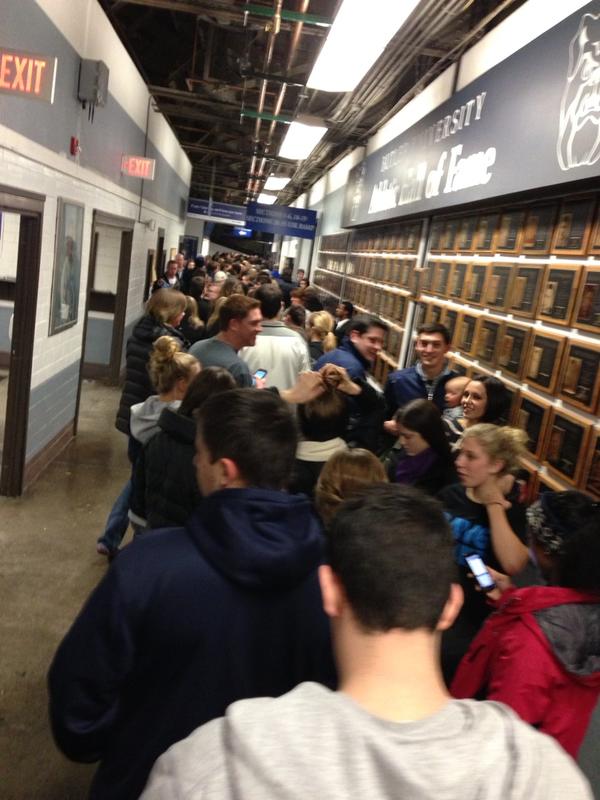 JacquelineHoey's tweet image. Waiting in this line just to get tickets for Saturday #keepsgoing