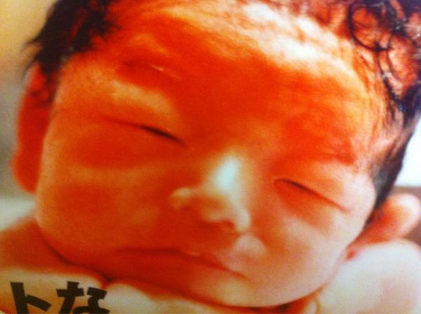 T_Bates5's tweet photo. @b_ham87 didn't realise there was a picture of you as a baby in NZ http://t.co/yn536qLa