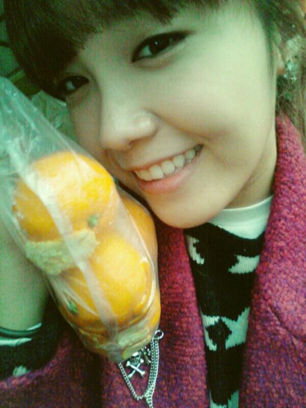 4BA_EJ_b's tweet photo. 미투) 안전무사귀환 귤♥잘묵겠습니당ㅋㅋㅋㅋ♥ http://t.co/ooeN0urJ